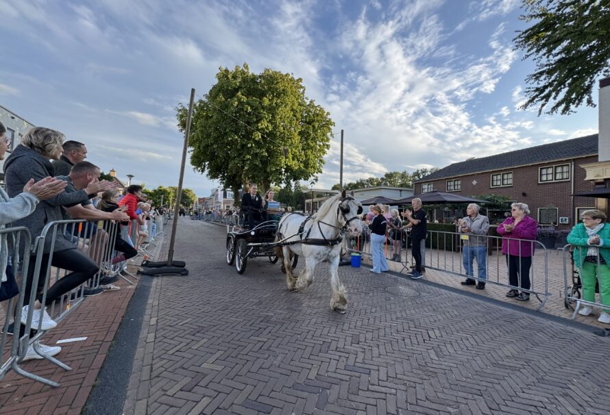 Dinsdagavond trapte Sukerbietenfeest 2025 af met het Bakkerij van der Most Ringsteken